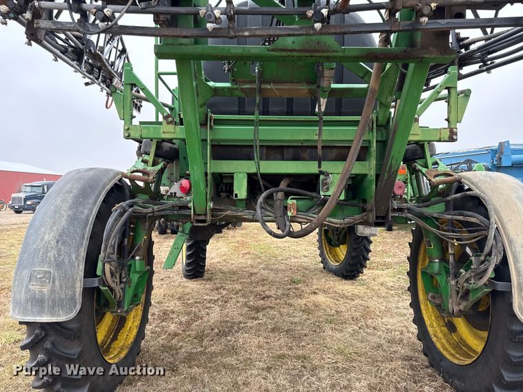 image for item EN0184 2005 John Deere 4720 sprayer