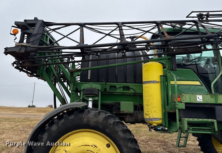image for item EN0184 2005 John Deere 4720 sprayer