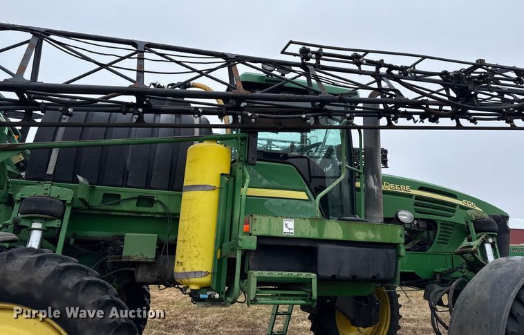 image for item EN0184 2005 John Deere 4720 sprayer