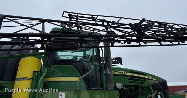 image for item EN0184 2005 John Deere 4720 sprayer