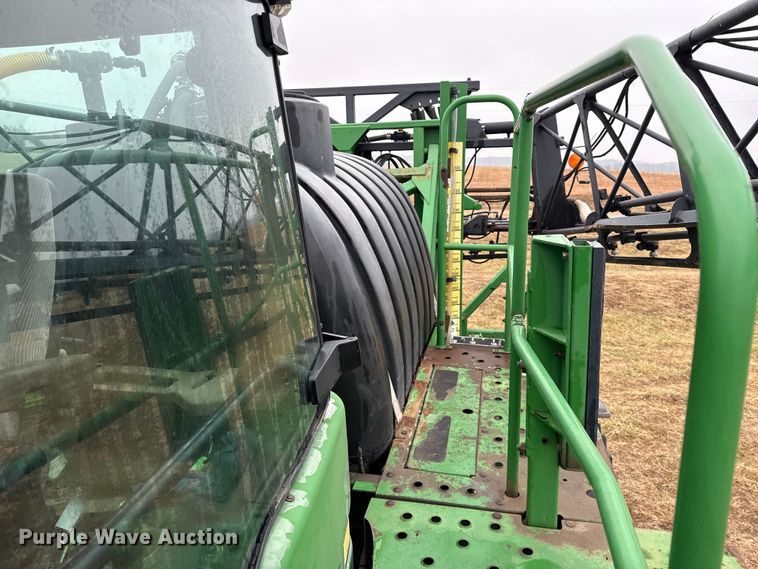 image for item EN0184 2005 John Deere 4720 sprayer