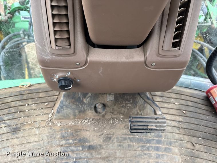 image for item EN0184 2005 John Deere 4720 sprayer