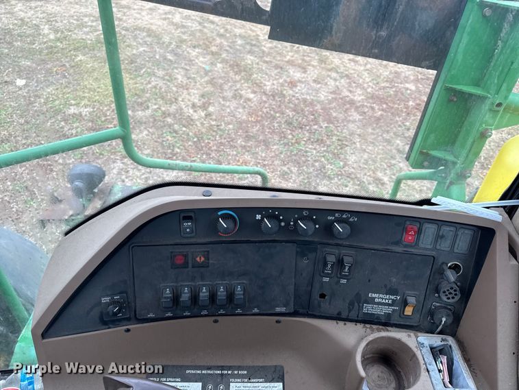 image for item EN0184 2005 John Deere 4720 sprayer