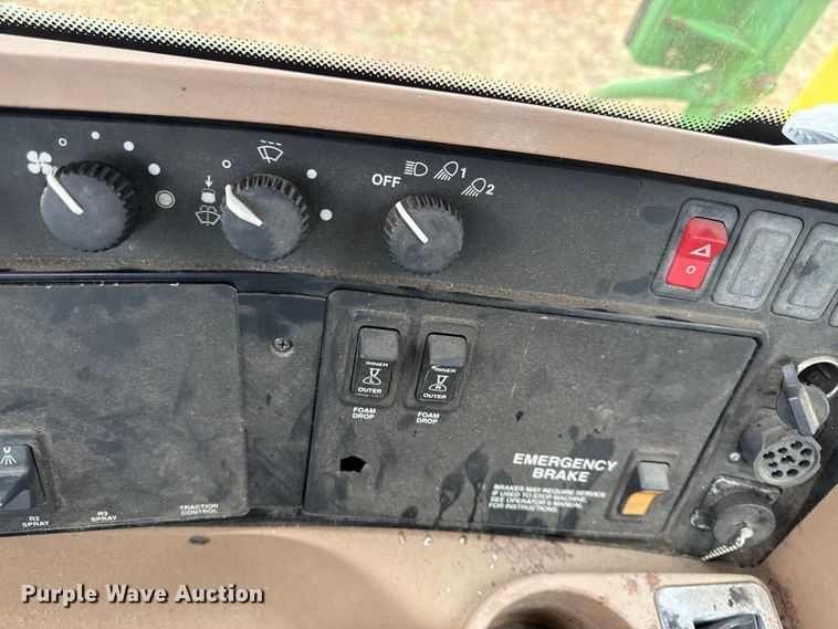 image for item EN0184 2005 John Deere 4720 sprayer