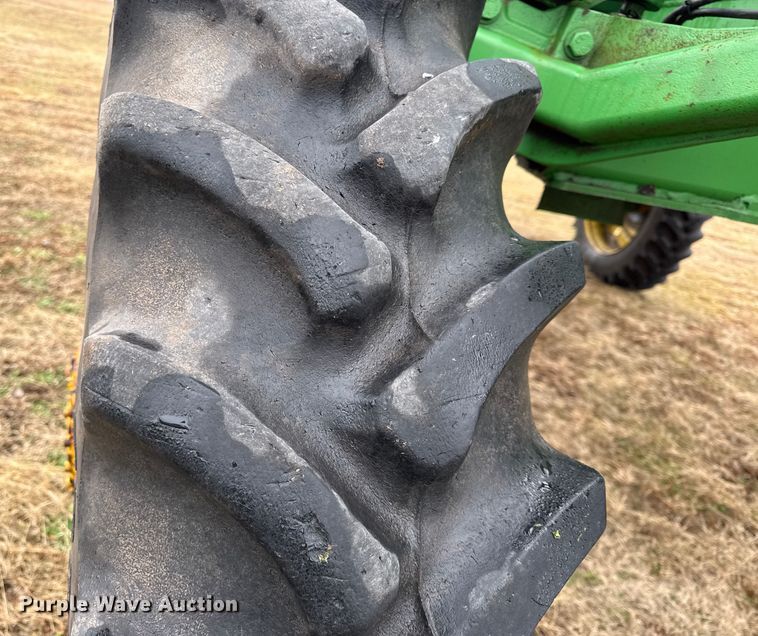 image for item EN0184 2005 John Deere 4720 sprayer