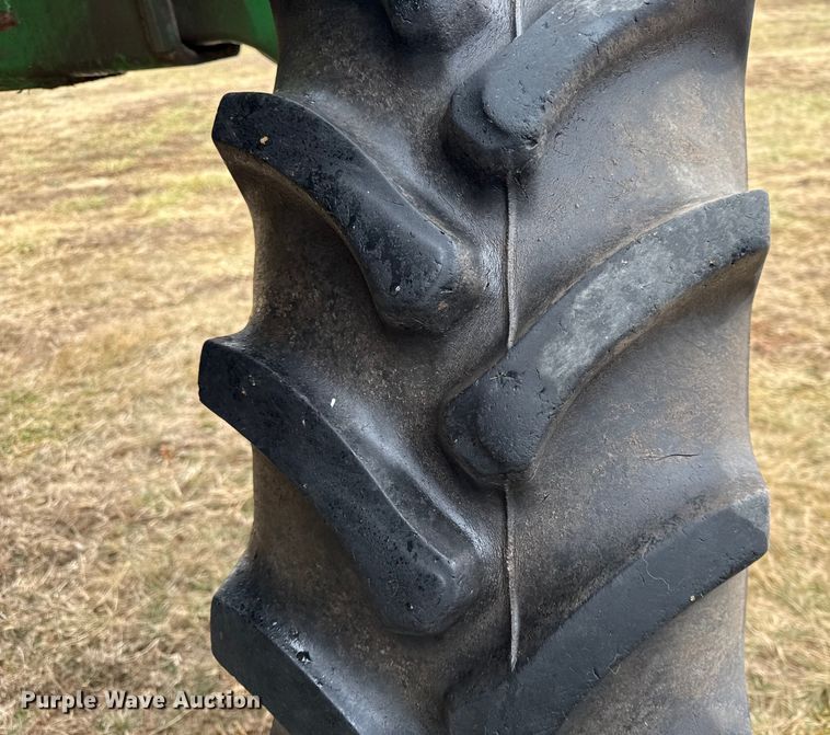 image for item EN0184 2005 John Deere 4720 sprayer