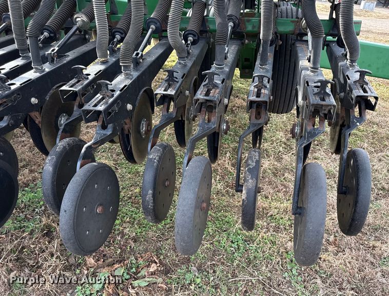 image for item EN0185 Great Plains 3S-3000HD-4875 grain drill