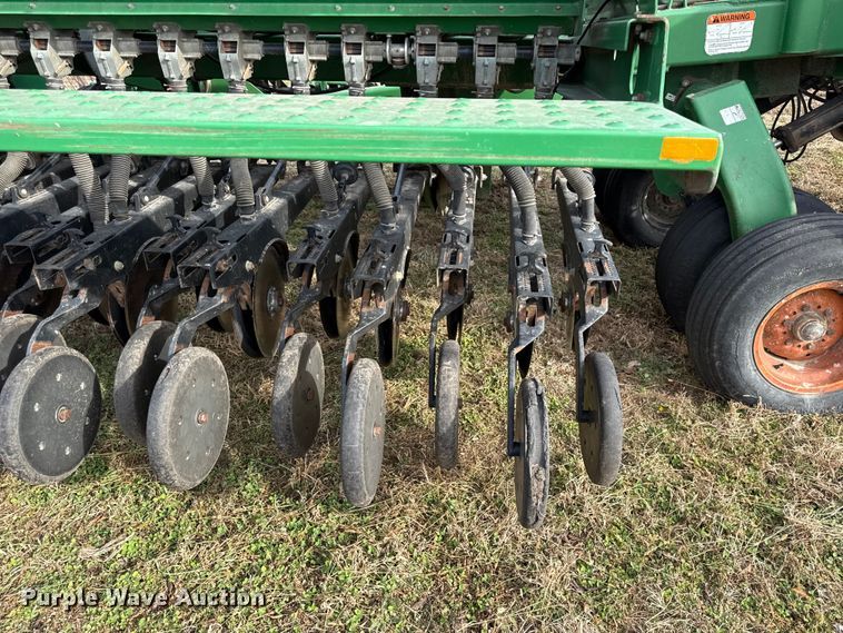 image for item EN0185 Great Plains 3S-3000HD-4875 grain drill