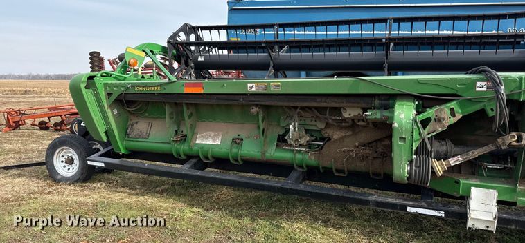 image for item EN0186 2012 John Deere 635FD flex draper head