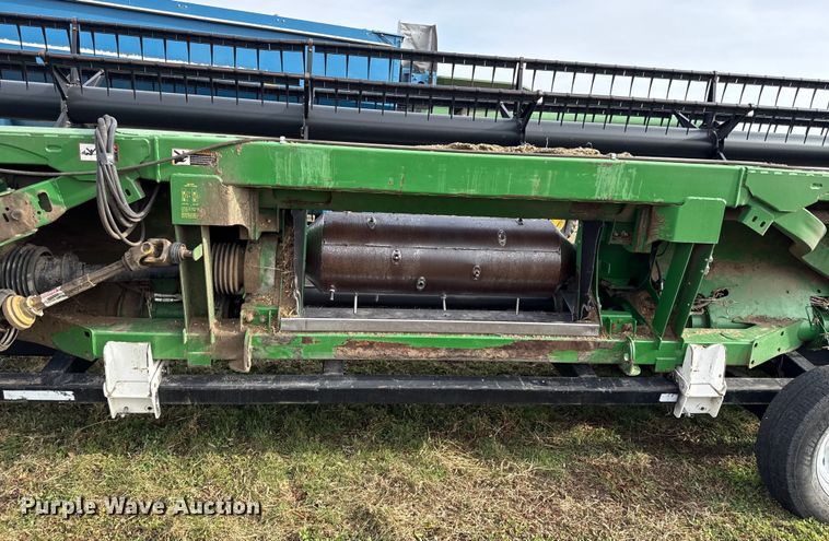 image for item EN0186 2012 John Deere 635FD flex draper head