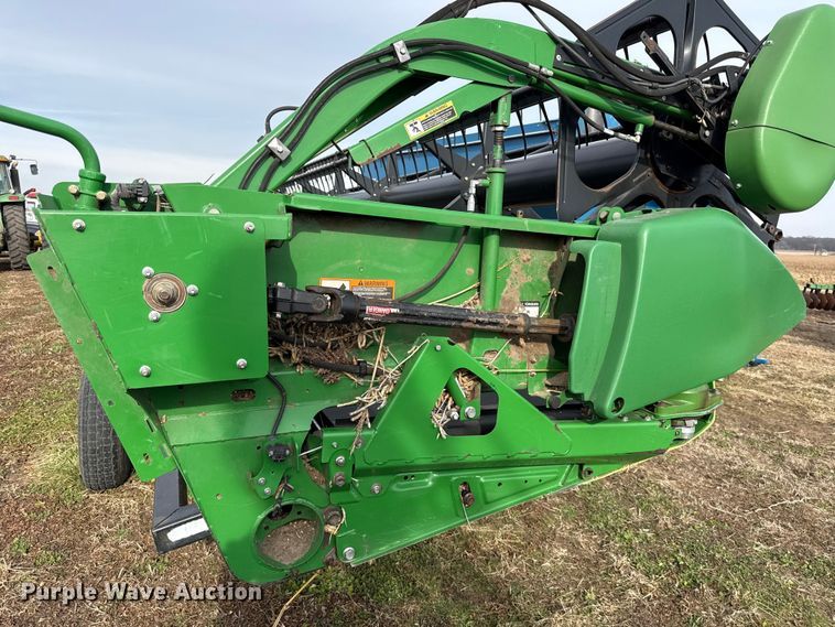 image for item EN0186 2012 John Deere 635FD flex draper head