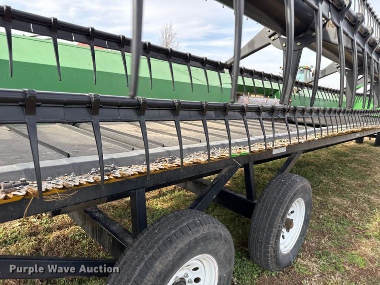 image for item EN0186 2012 John Deere 635FD flex draper head