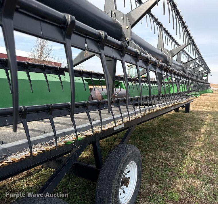 image for item EN0186 2012 John Deere 635FD flex draper head