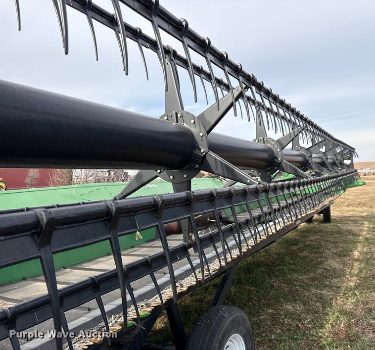 image for item EN0186 2012 John Deere 635FD flex draper head