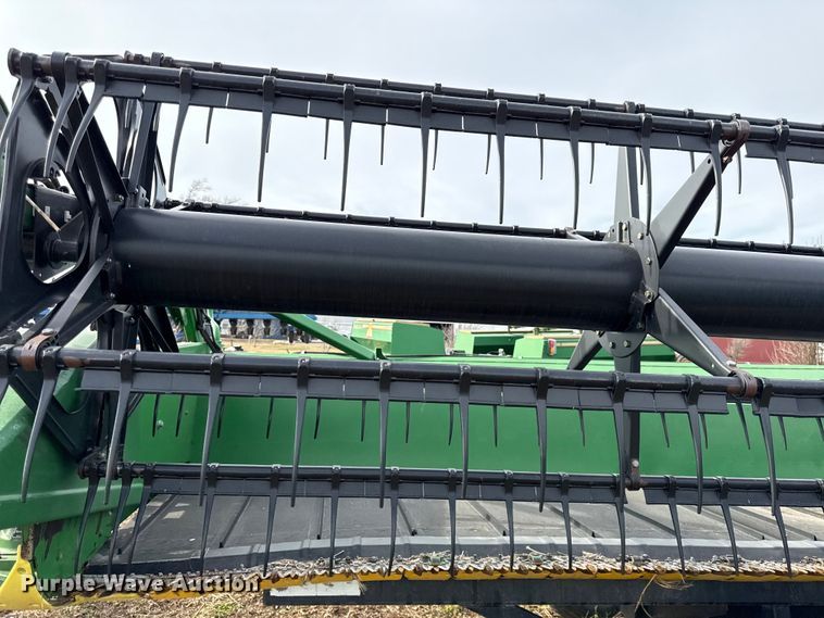 image for item EN0186 2012 John Deere 635FD flex draper head