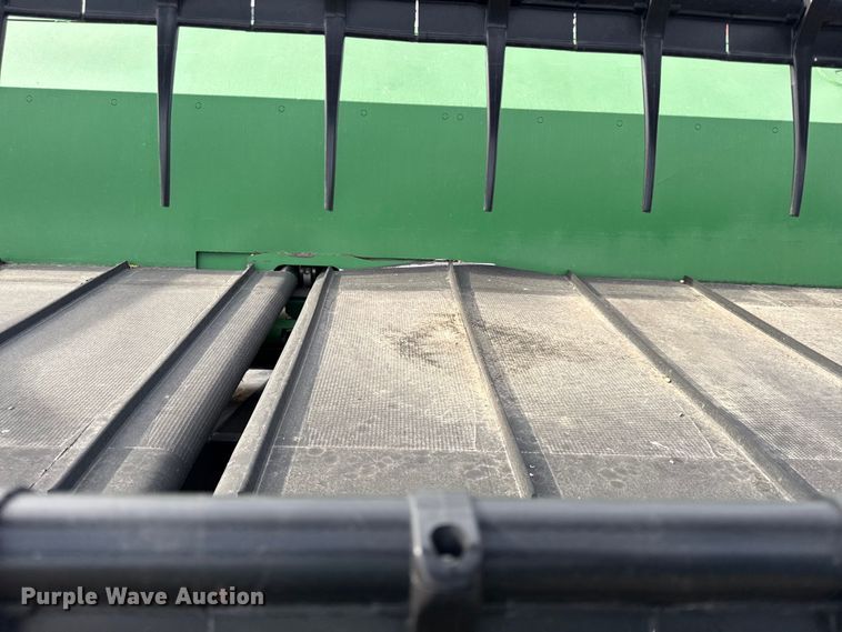 image for item EN0186 2012 John Deere 635FD flex draper head