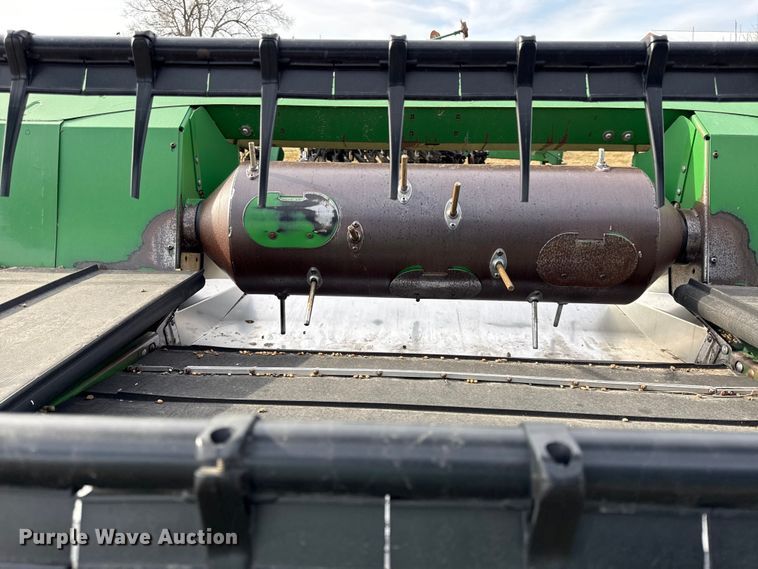 image for item EN0186 2012 John Deere 635FD flex draper head