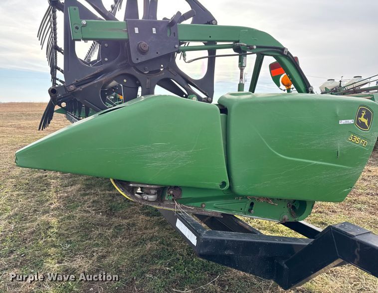 image for item EN0186 2012 John Deere 635FD flex draper head