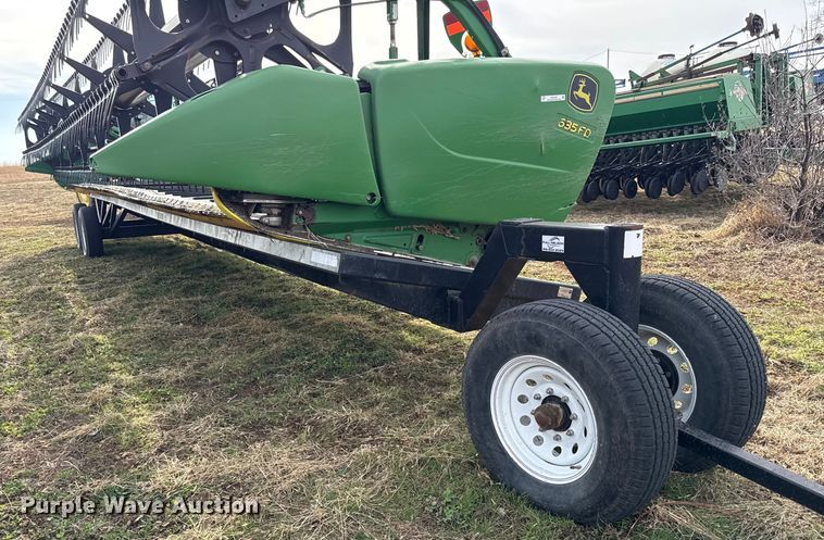 image for item EN0186 2012 John Deere 635FD flex draper head