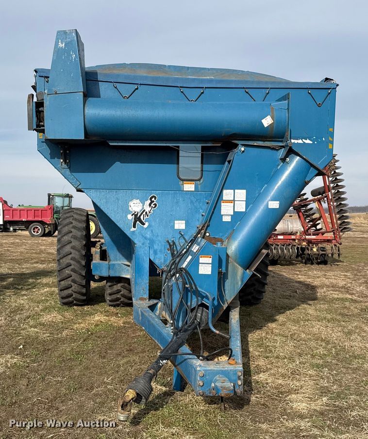 image for item EN0187 Kinze 1040 grain cart