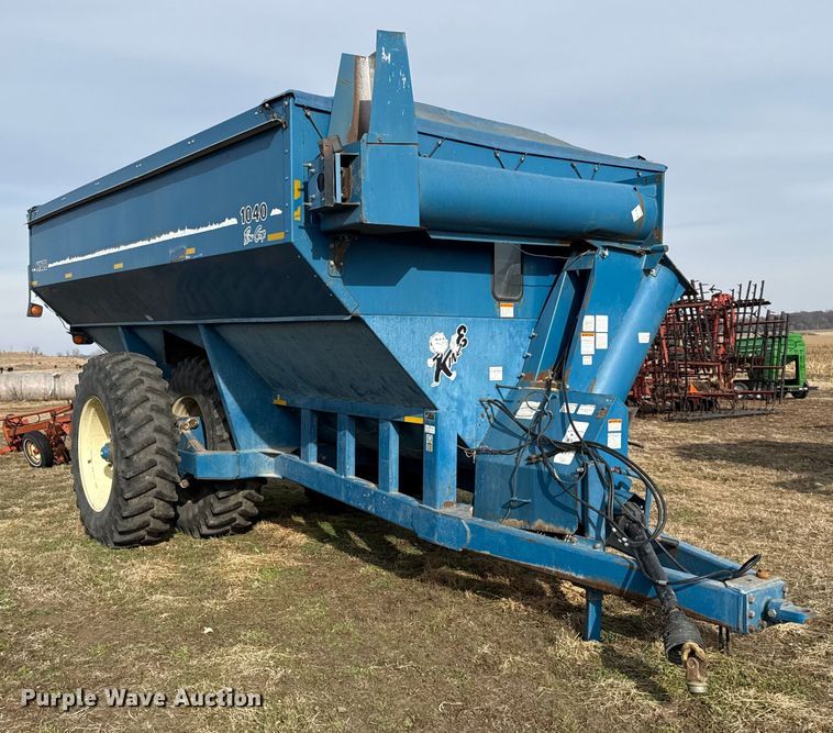 image for item EN0187 Kinze 1040 grain cart