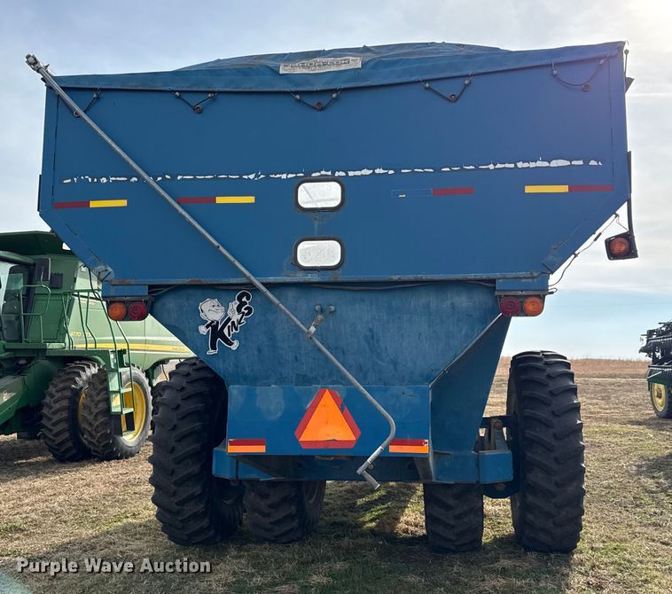 image for item EN0187 Kinze 1040 grain cart