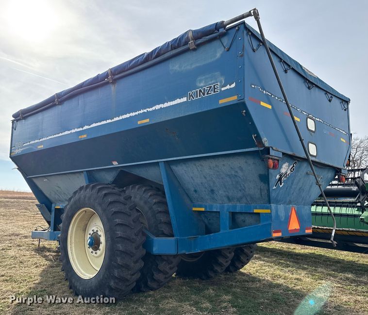 image for item EN0187 Kinze 1040 grain cart