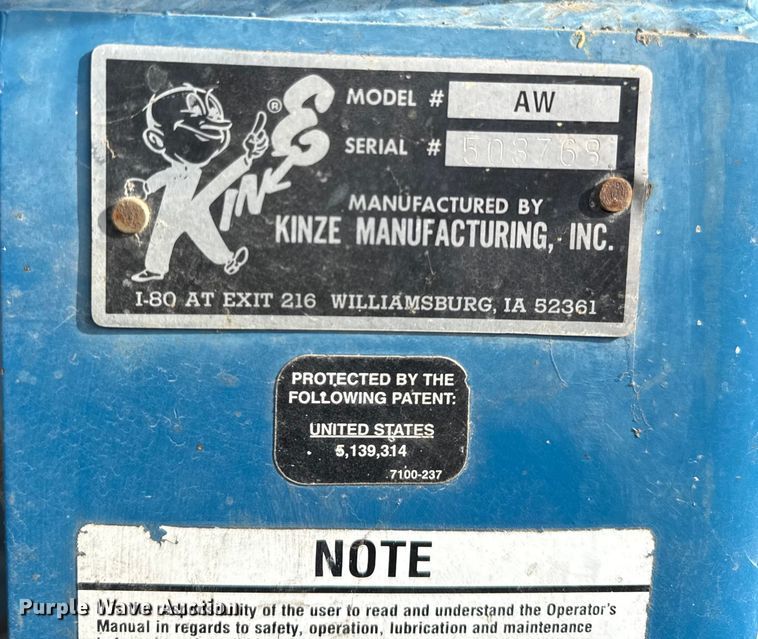image for item EN0187 Kinze 1040 grain cart