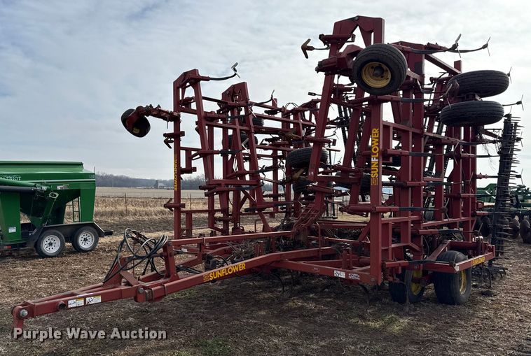 image for item EN0191 Sunflower 5054-47 field cultivator