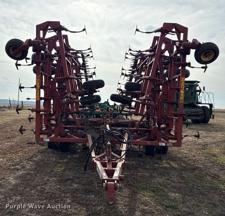 image for item EN0191 Sunflower 5054-47 field cultivator