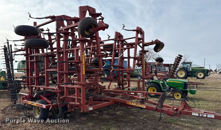 image for item EN0191 Sunflower 5054-47 field cultivator