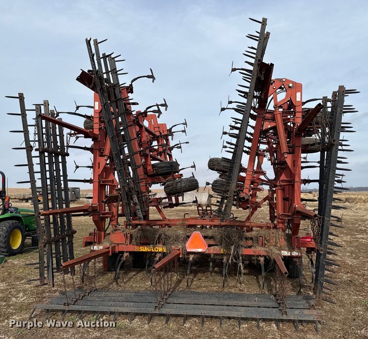 image for item EN0191 Sunflower 5054-47 field cultivator