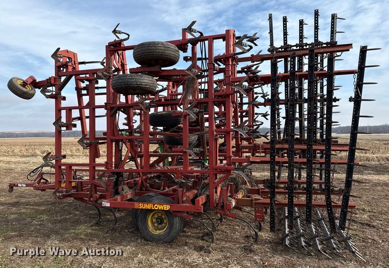 image for item EN0191 Sunflower 5054-47 field cultivator