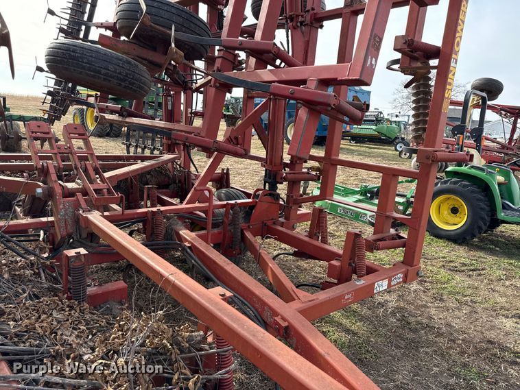 image for item EN0191 Sunflower 5054-47 field cultivator