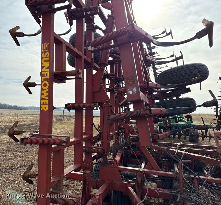 image for item EN0191 Sunflower 5054-47 field cultivator