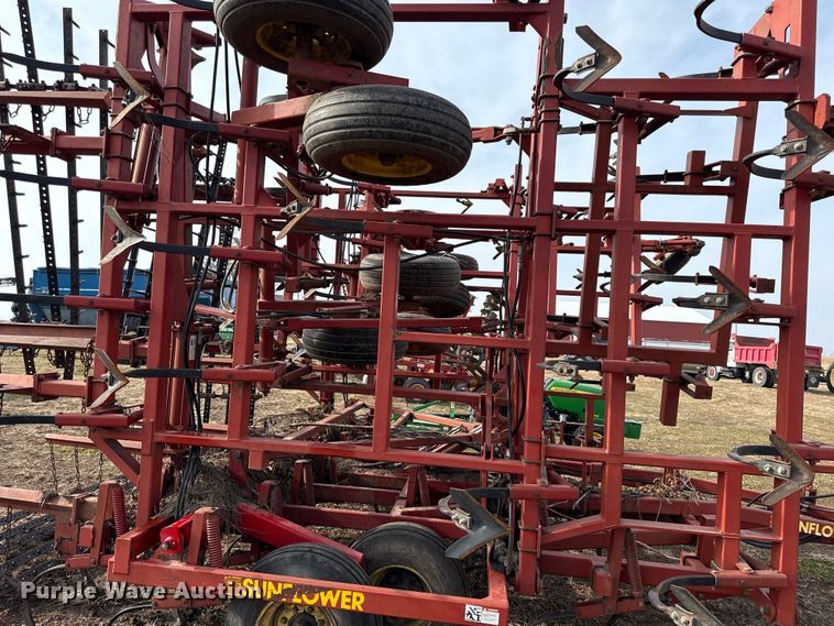 image for item EN0191 Sunflower 5054-47 field cultivator