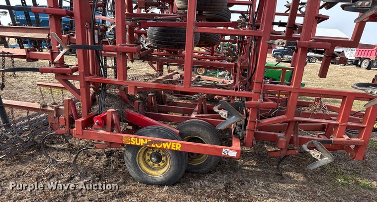 image for item EN0191 Sunflower 5054-47 field cultivator
