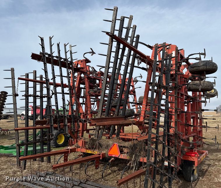 image for item EN0191 Sunflower 5054-47 field cultivator