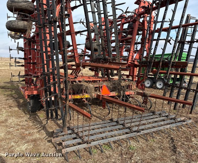 image for item EN0191 Sunflower 5054-47 field cultivator