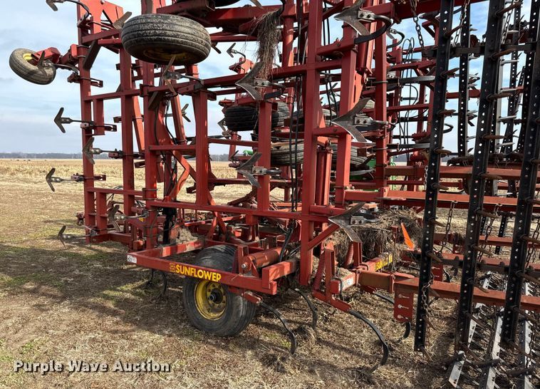 image for item EN0191 Sunflower 5054-47 field cultivator