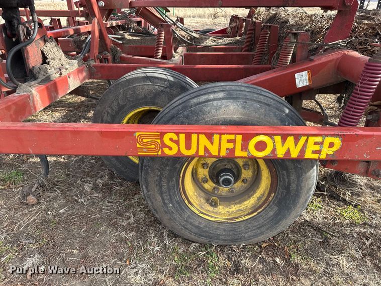 image for item EN0191 Sunflower 5054-47 field cultivator