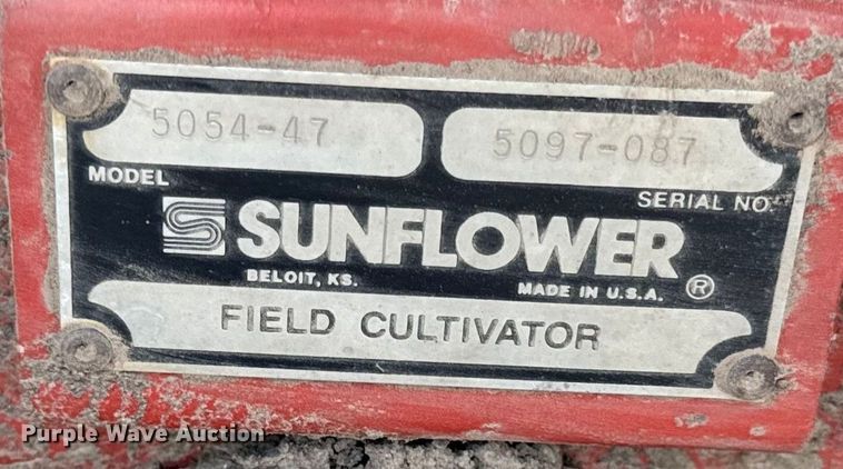image for item EN0191 Sunflower 5054-47 field cultivator