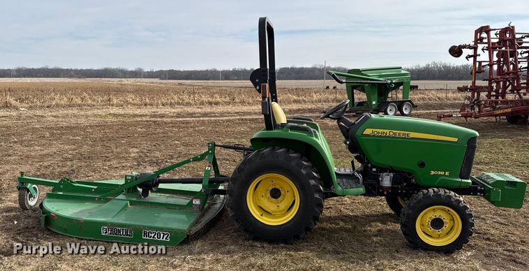 image for item EN0192 2015 John Deere 3038E MFWD tractor