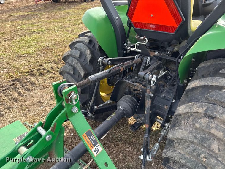 image for item EN0192 2015 John Deere 3038E MFWD tractor