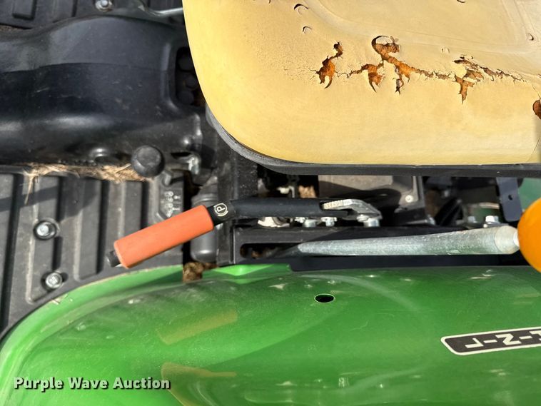 image for item EN0192 2015 John Deere 3038E MFWD tractor