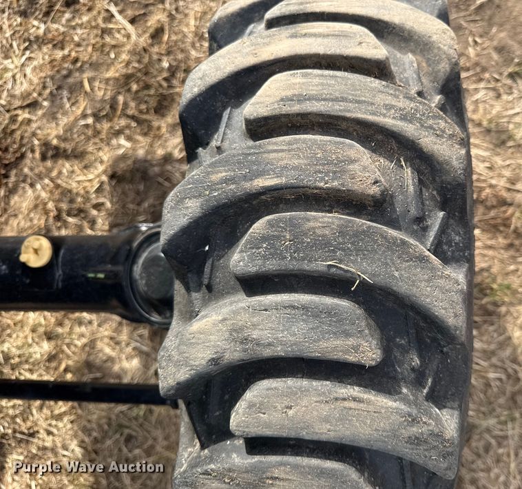 image for item EN0192 2015 John Deere 3038E MFWD tractor