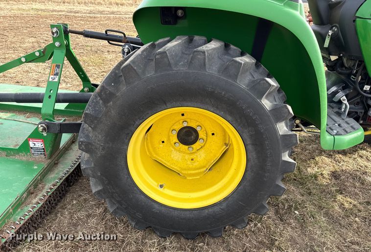 image for item EN0192 2015 John Deere 3038E MFWD tractor