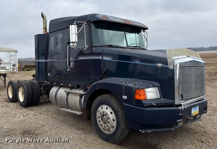 image for item EN0196 1993 White GMC semi truck