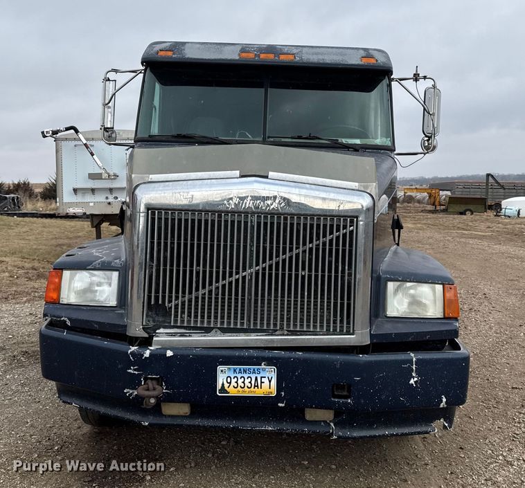 image for item EN0196 1993 White GMC semi truck