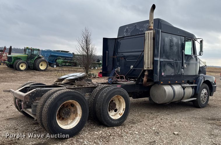 image for item EN0196 1993 White GMC semi truck